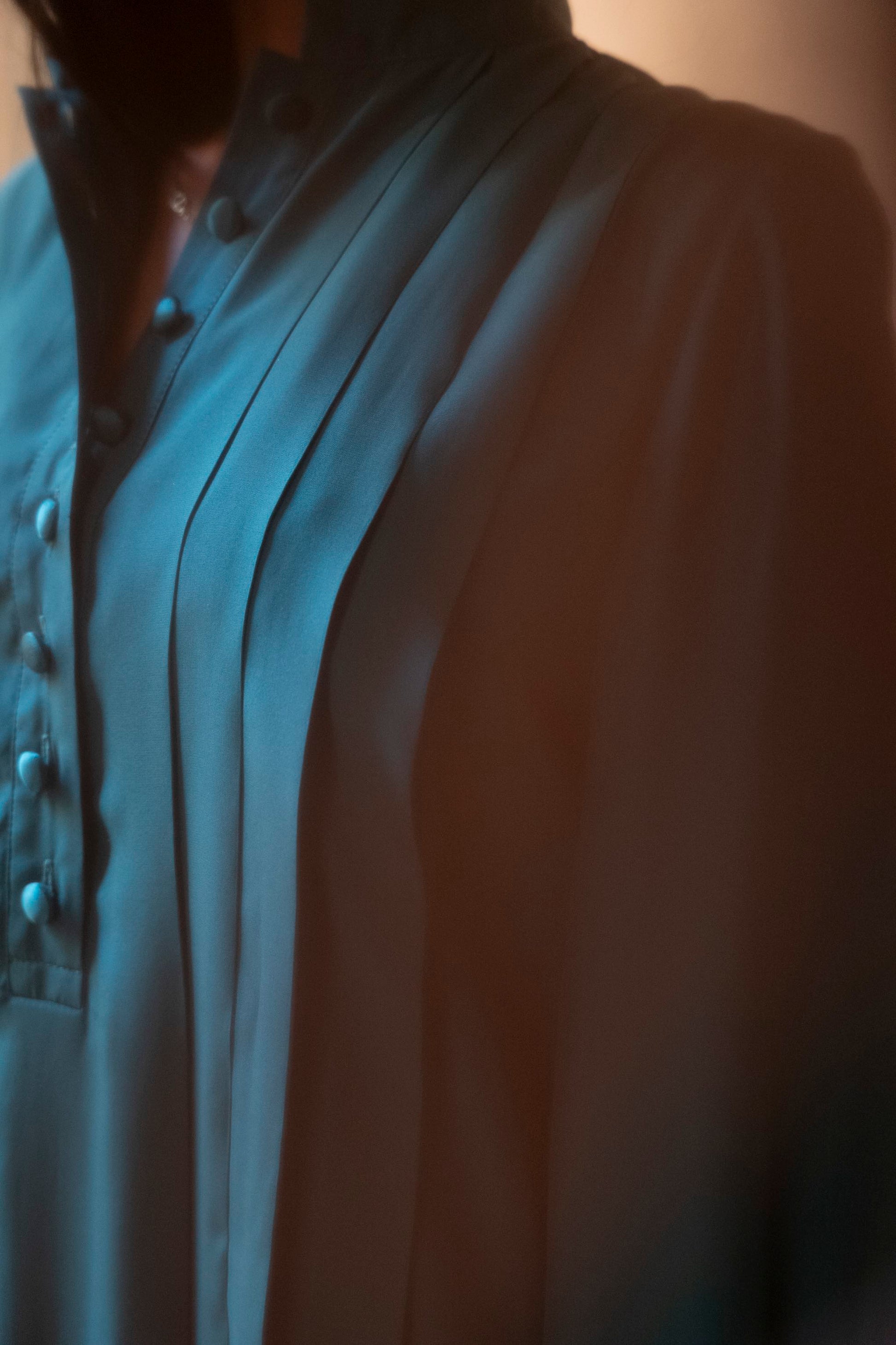 Botteghe Oscure green long pleated silk dress in 100% silk satin, close-up detail.