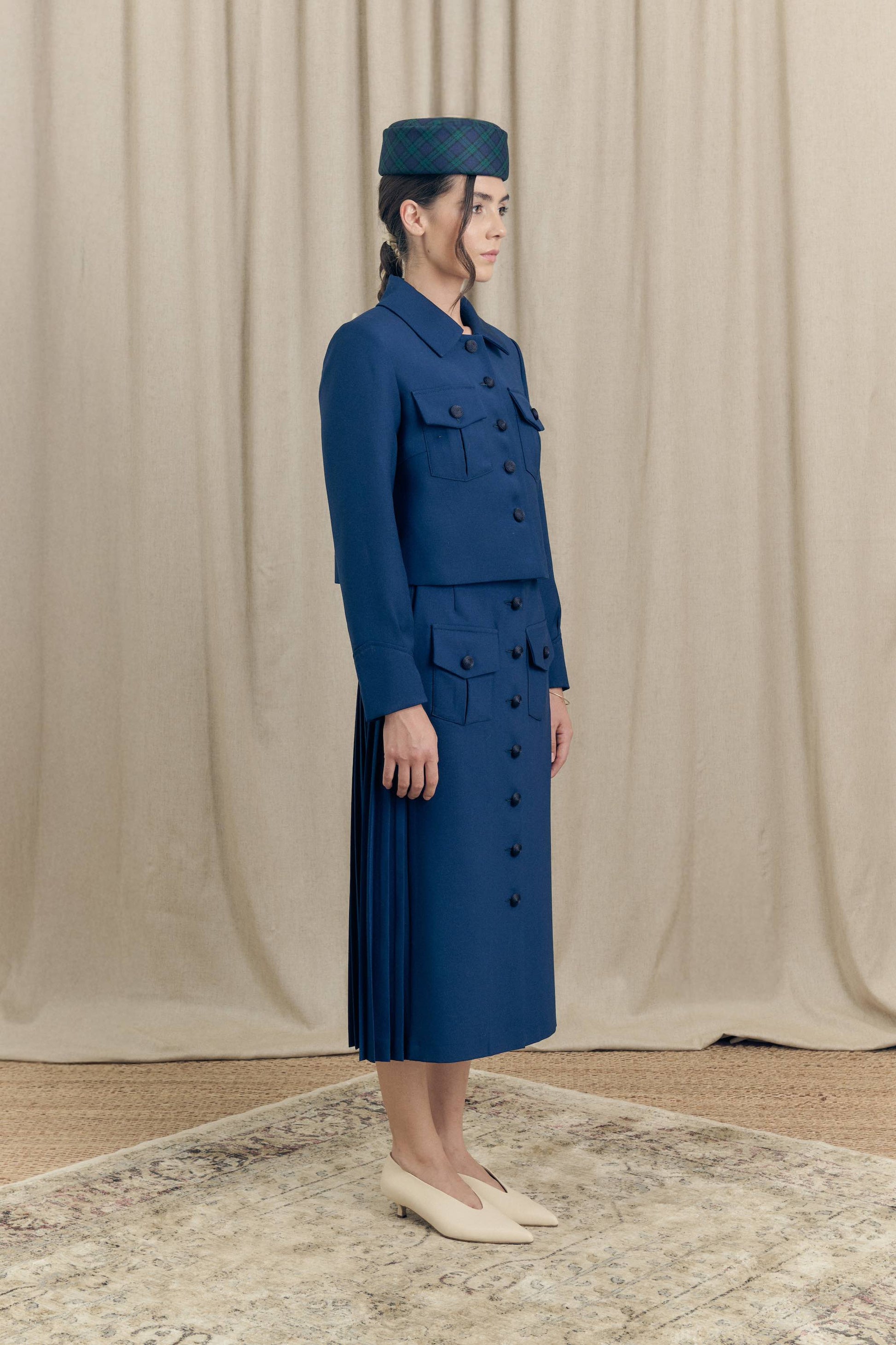 Botteghe Oscure look 19 tailored wool set with Carré jacket and Plissé Dos skirt, front view.
