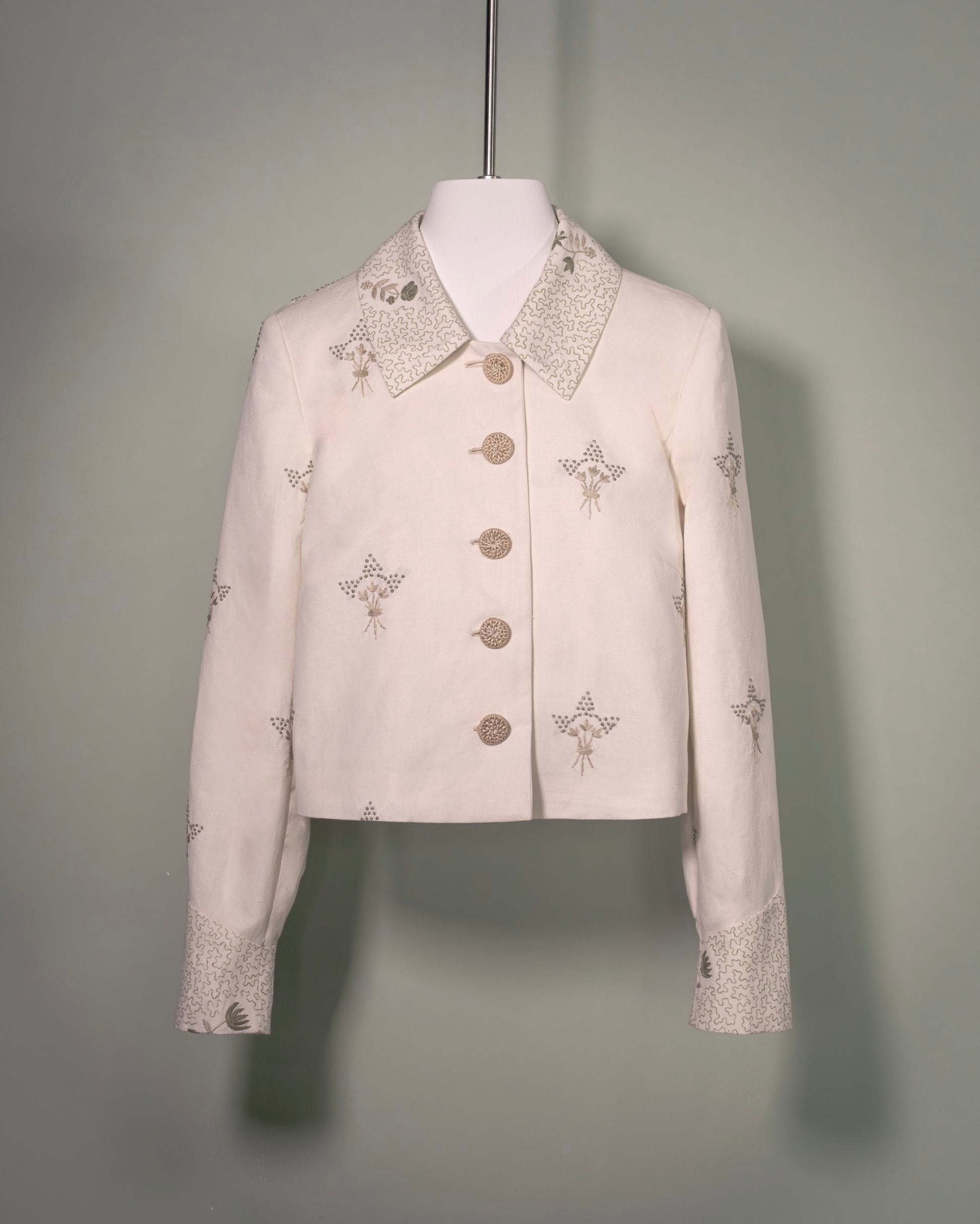 Botteghe Oscure Carré Jacket in archival English linen with hand-embroidered floral bouquets, front view.