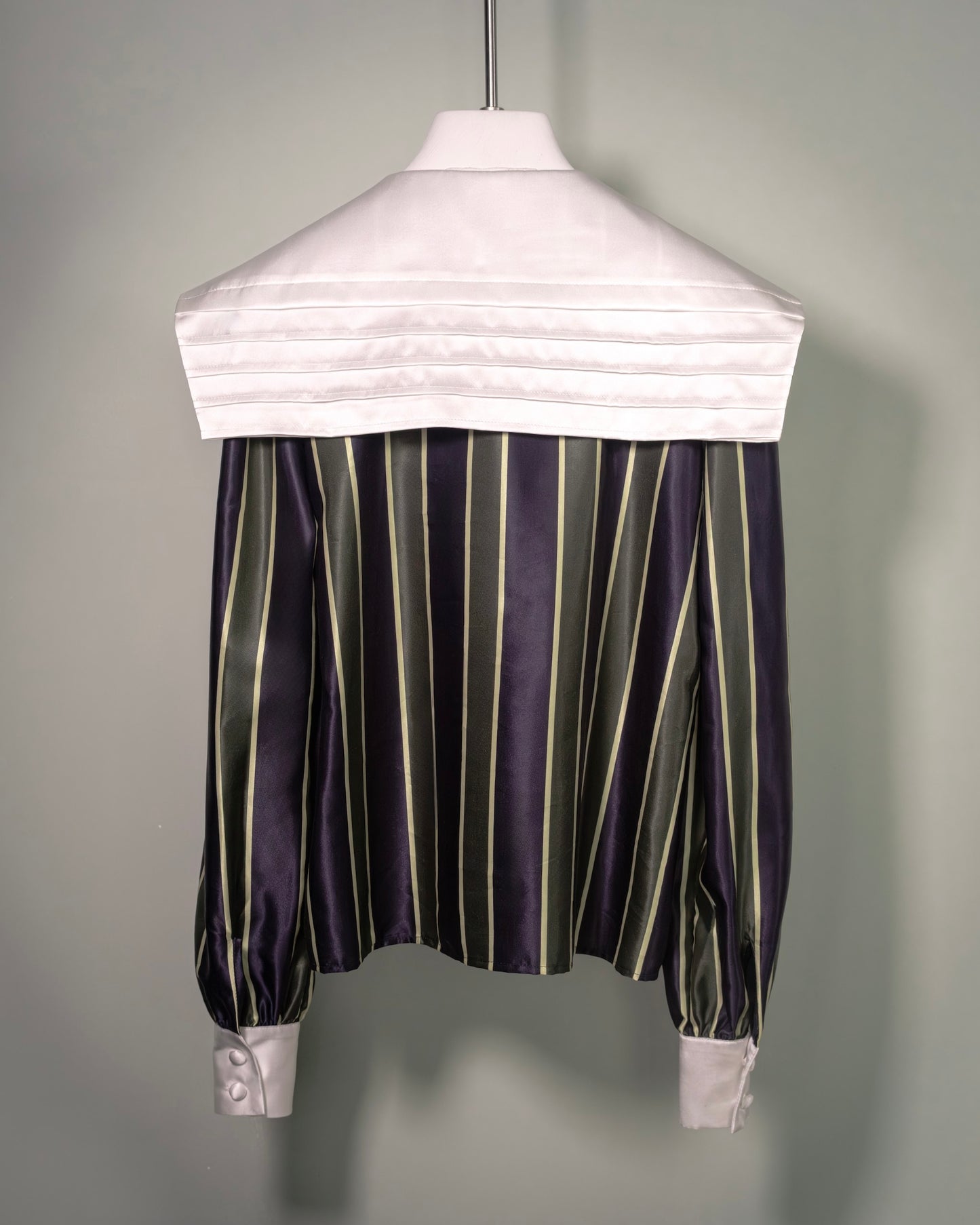 Back view of the Sailor shirt reimagined by Botteghe Oscure, oversized fit, cotton and silk blend, crafted in Italy.
